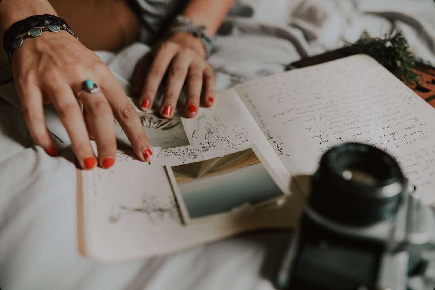 Student journal with school-themed prompts, class schedules, and goal trackers — inspiring creativity, organization, and motivation for the new school year.