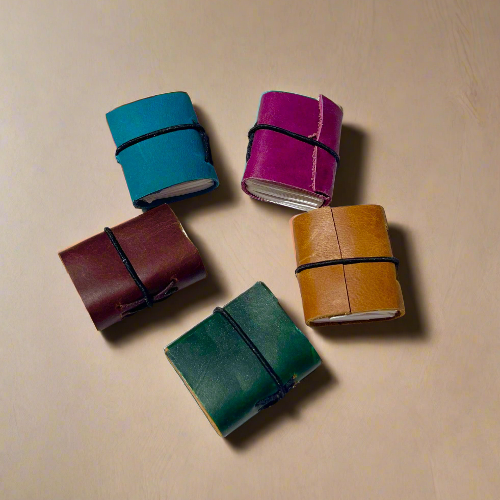 Mini leather journal – compact and stylish notebook for quick notes and everyday lists
