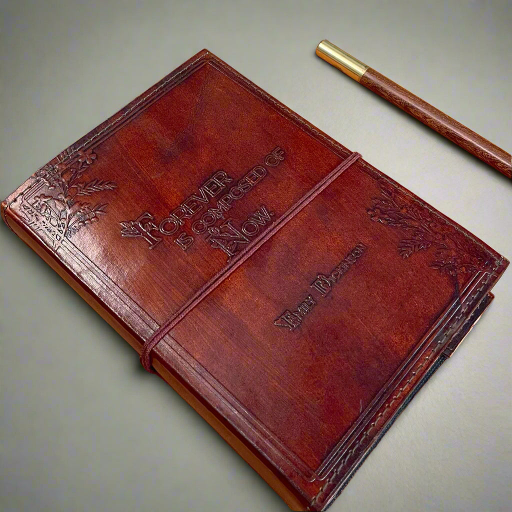 Quote-embossed leather diary – sustainable and thoughtful gift for writers, artists, and seekers of clarity
