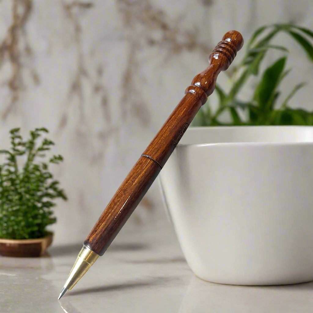 Elegant wood-carved pen with ‘Soothi’ logo engraving – artisanal and sustainable