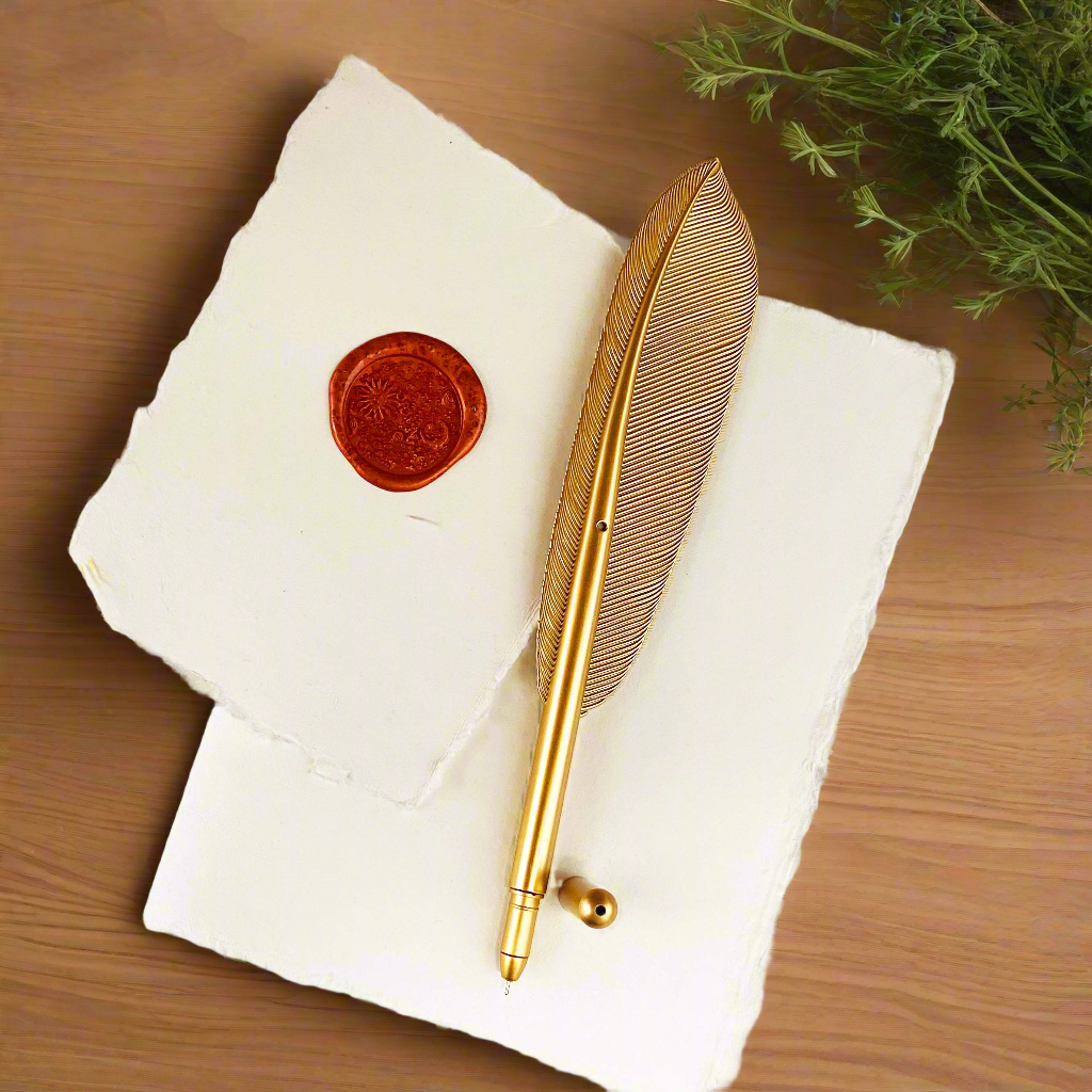 Quill-inspired feather pen ā shiny gold and silver finish for poetic writing moments