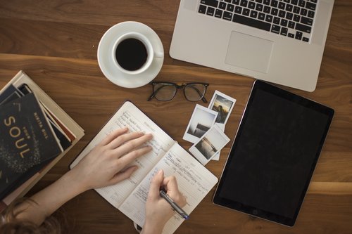Soothi Journals with simple prompts, clean pages, and a pen — offering easy and encouraging tips to help beginners start writing with confidence and purpose.