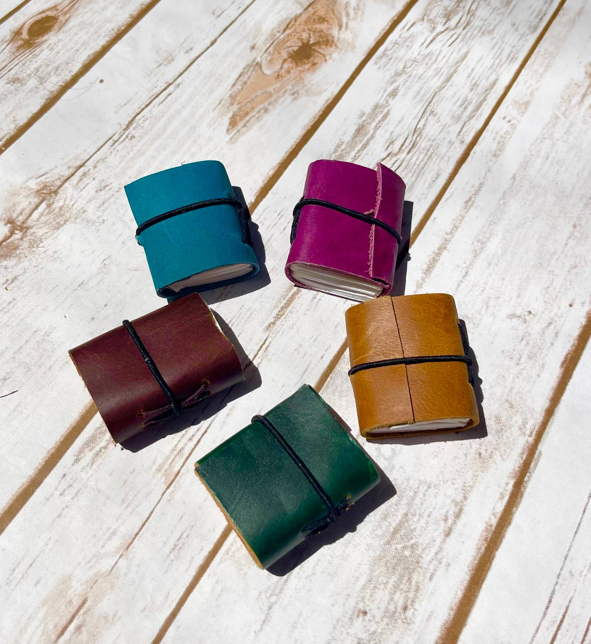 Miniature leather journal – pocket-sized notepad for thoughts, ideas, and on-the-go writing