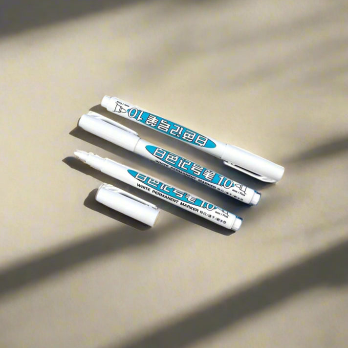 Premium white marker pen – stylish and sustainable office essential