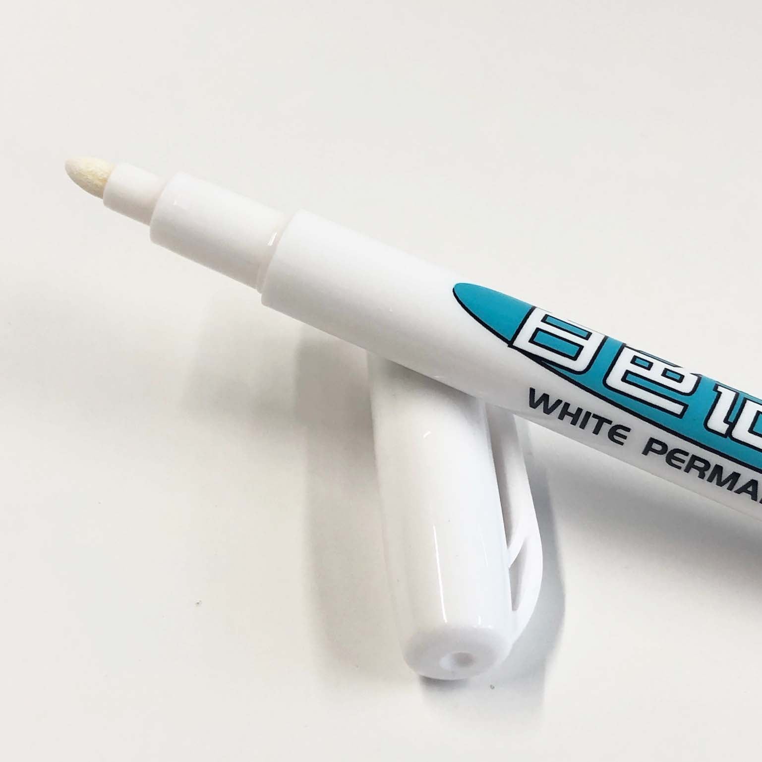 Premium white marker pen – stylish and sustainable office essential
